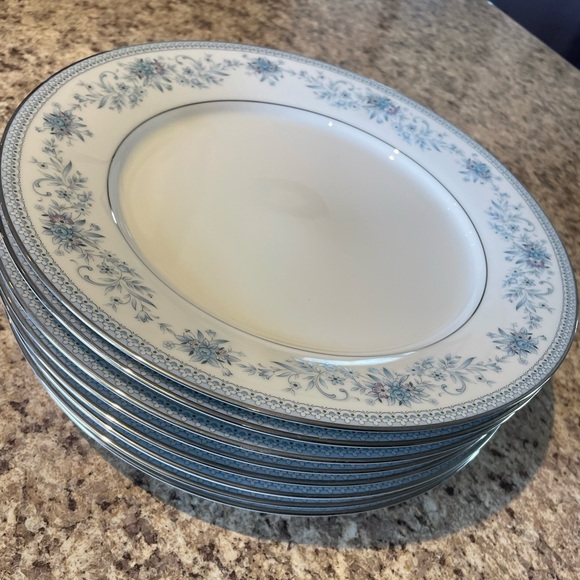 NORITAKE VINTAGE CHINA SET, BLUE HILL 2482,         35 PIECES - Picture 3 of 9
